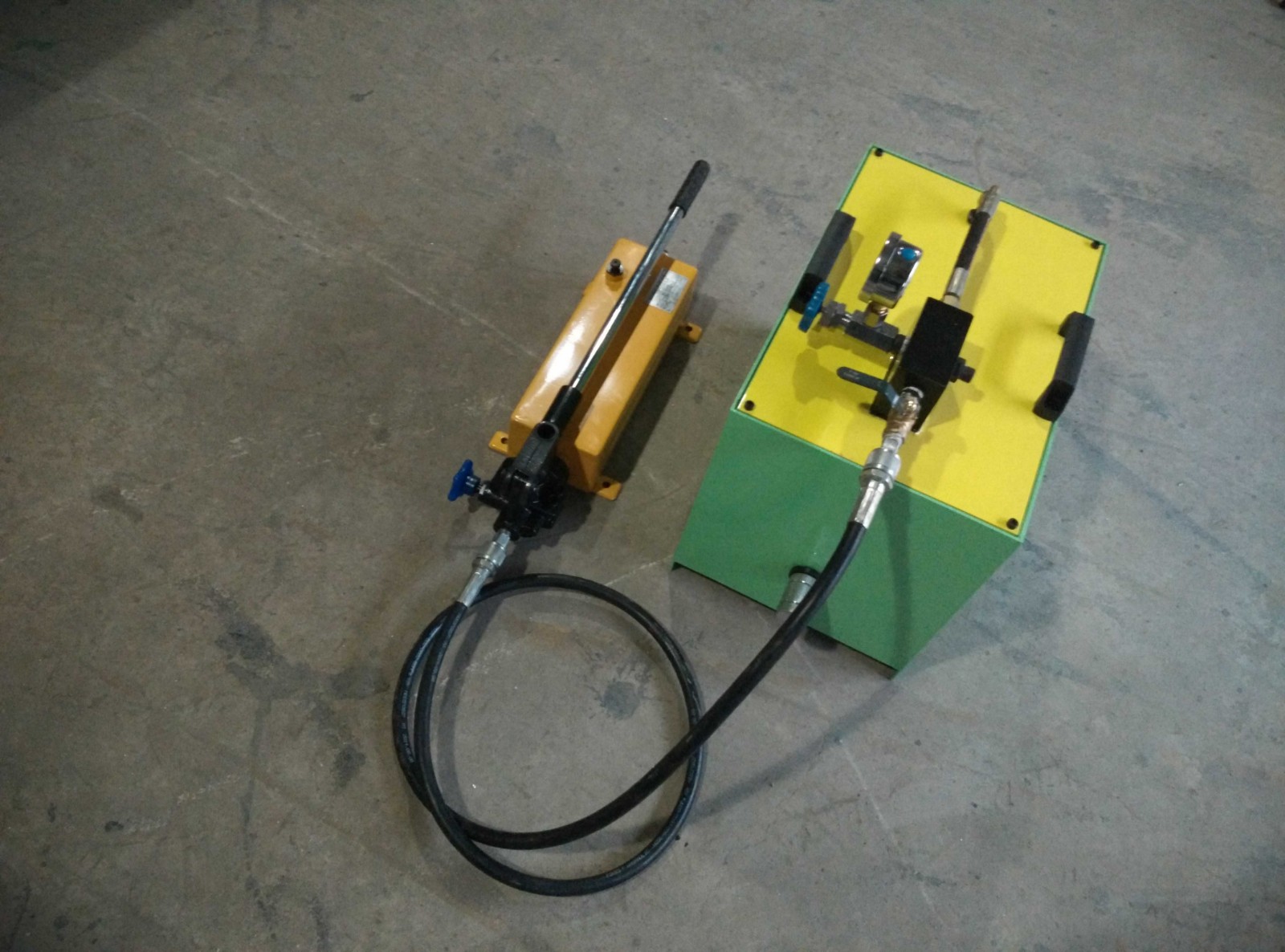 手動液壓蓄能泵站