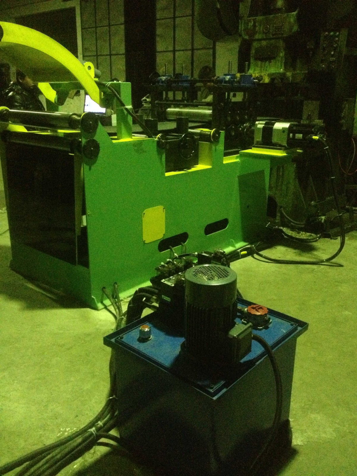 沖床自動送料機